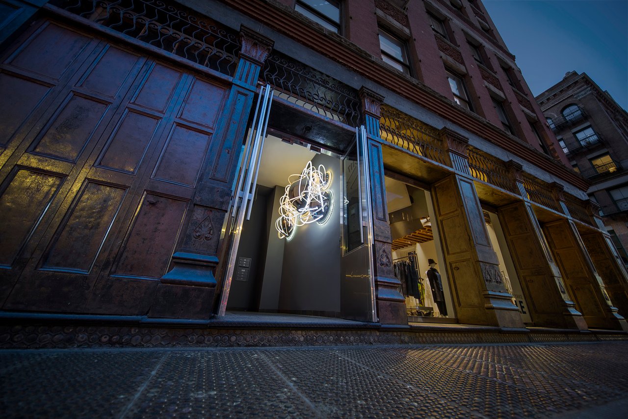 Grimanesa Amorós OSTIUM, a 9-foot site-specific LED sculpture and light sculpture installed within an intimate room at The Bayer Building, Tribeca, New York, 2020. By Peruvian-American artist Grimanesa Amorós.