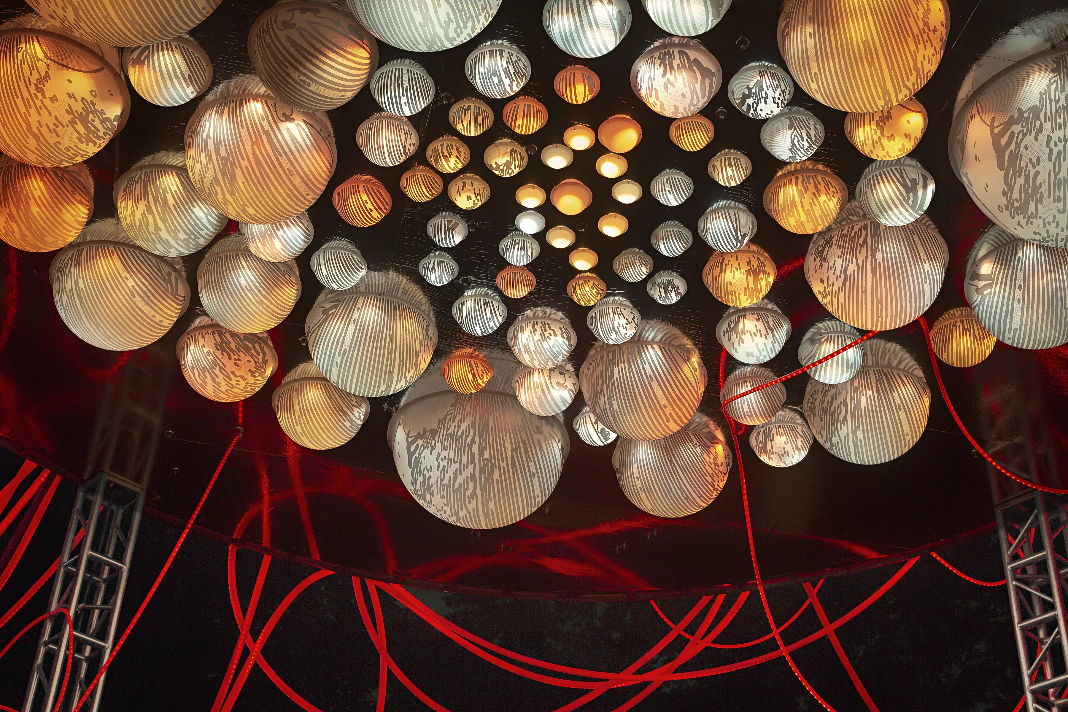 Grimanesa Amoros HEDERA light installation on the ILUMINET article