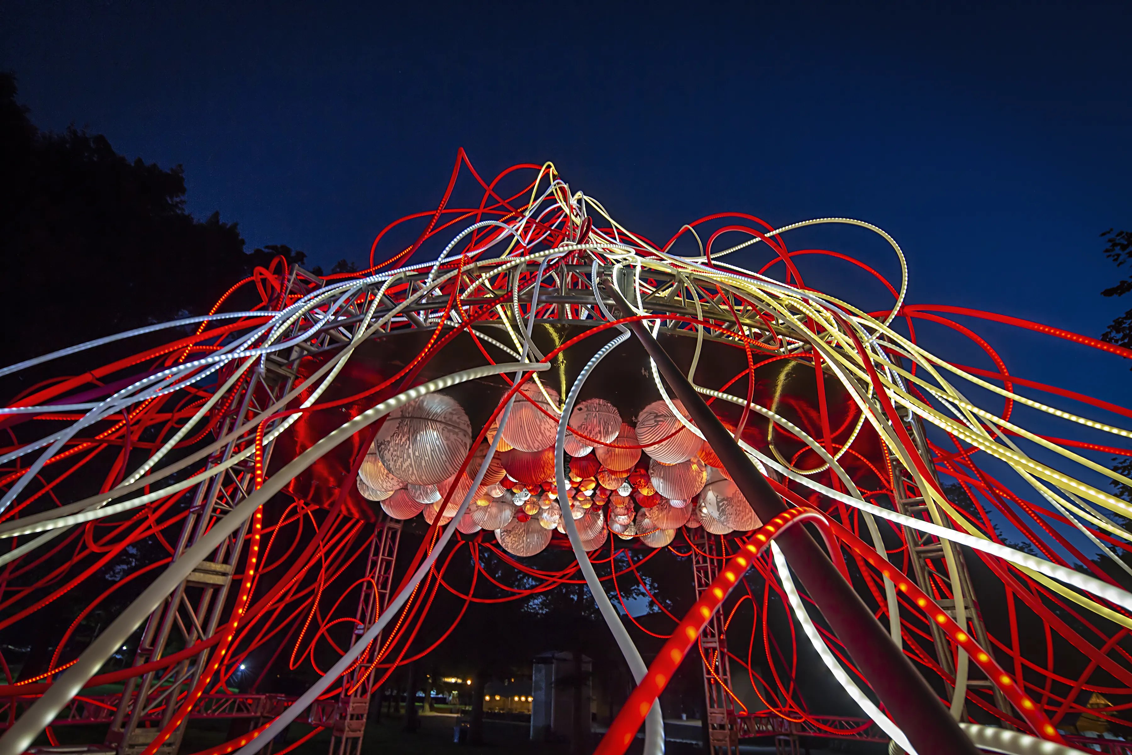 Grimanesa Amoros HEDERA light installation on the ILUMINET article