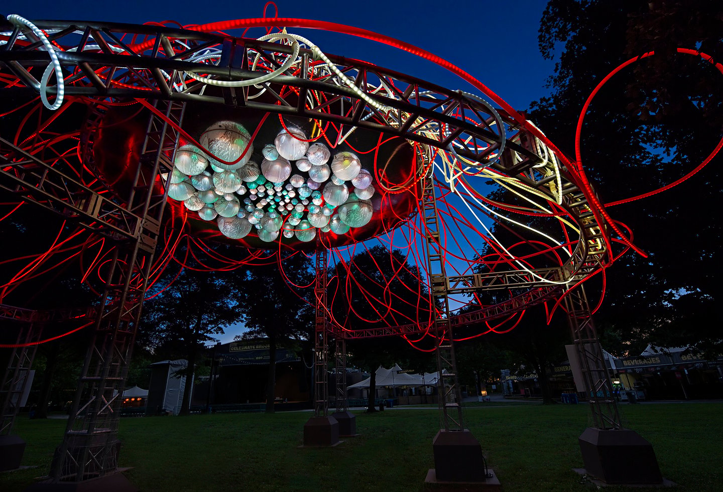 Grimanesa Amoros HEDERA light installation on the ILUMINET article