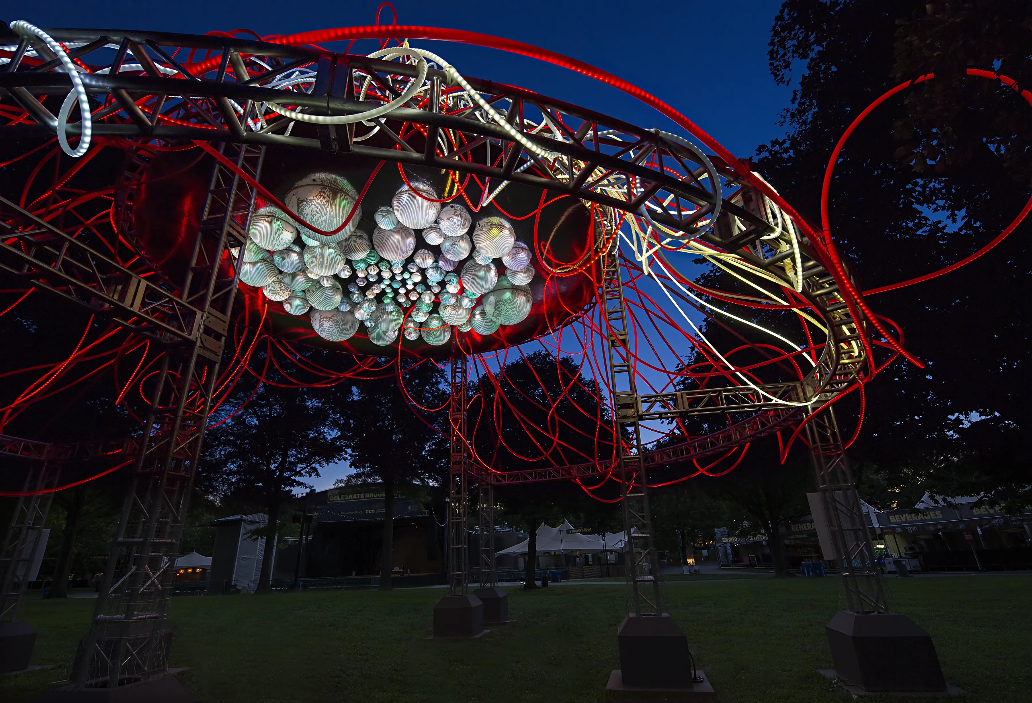 Grimanesa Amoros HEDERA light installation on the ILUMINET article