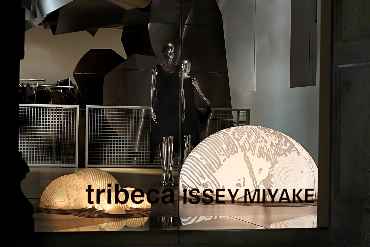 Grimanesa Amorós UROS, commissioned LED sculpture and light sculpture at Tribeca ISSEY MIYAKE headquarters, New York, 2012. Silicone-over-LED dome forms silkscreened with totora reed patterns are arranged into monumental yet weightless structures, their custom lighting sequence continuously transforming between ethereal glow and solid mass within Frank Gehry's titanium boutique interior. Light sculpture by Grimanesa Amorós.