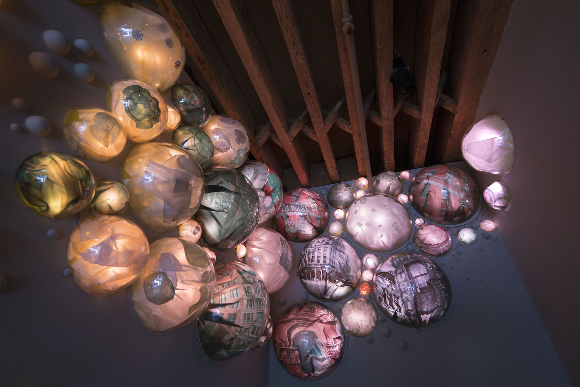 Grimaensa Amoros' light sculpture Terrarium at the Bayer Building, NY